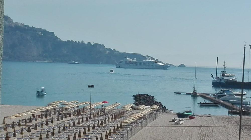 Kalaskiso' Giardini Naxos Eksteriør billede