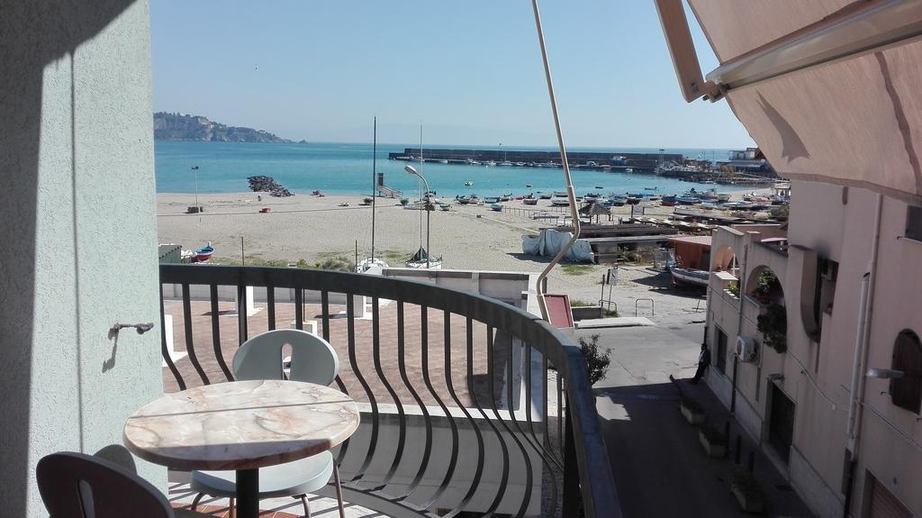 Kalaskiso' Giardini Naxos Eksteriør billede