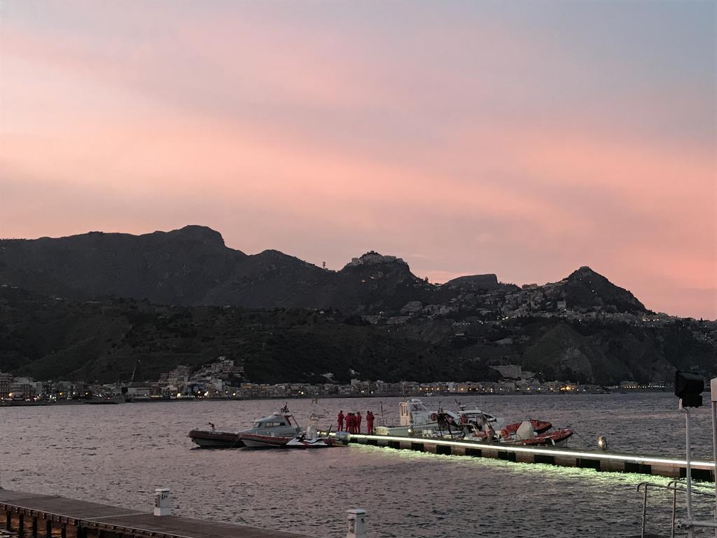 Kalaskiso' Giardini Naxos Eksteriør billede