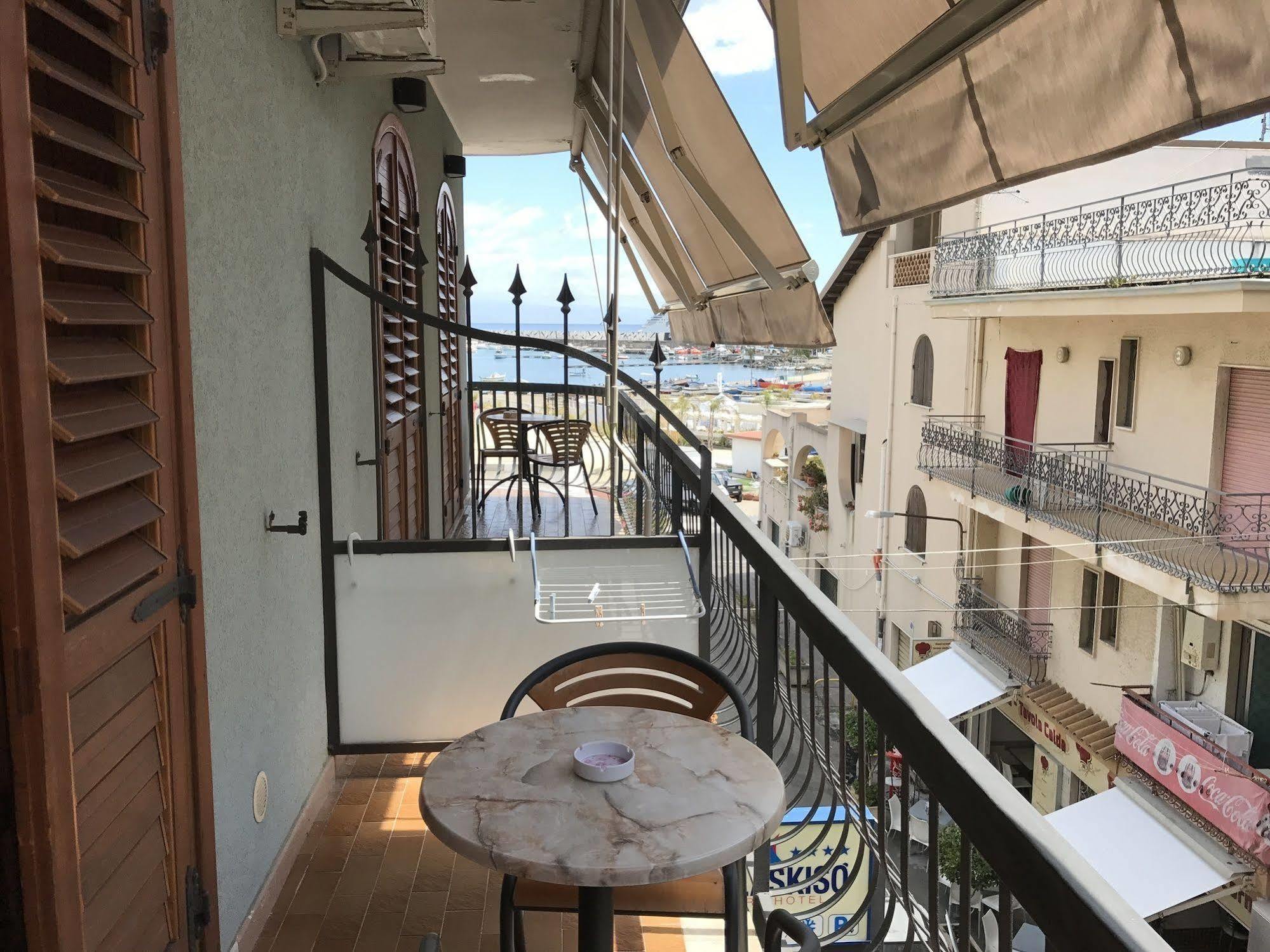 Kalaskiso' Giardini Naxos Eksteriør billede